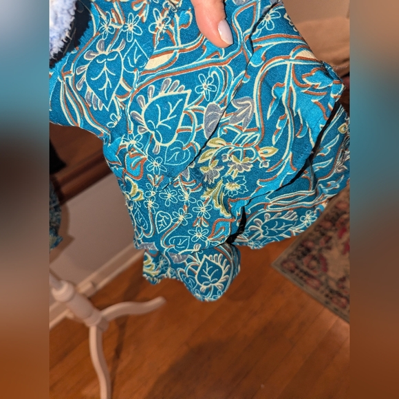 💯% Cotton Women's Teal Floral V-Neck Bell Sleeve Top - Picture 4 of 7